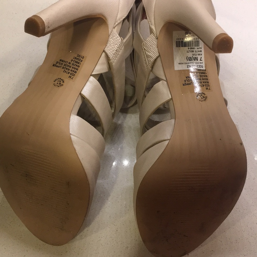 Heels - Picture 5 of 5